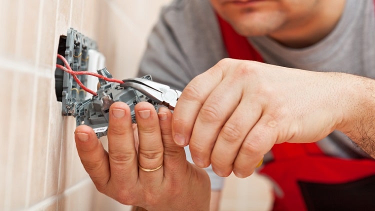 Electrician Wiring Outlet